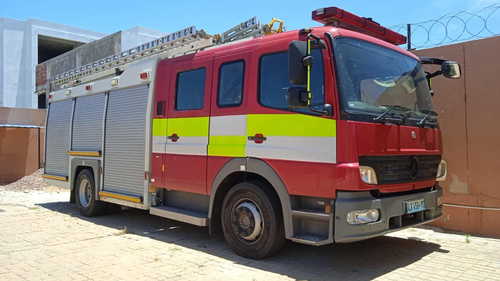 Autotanque Mercedes Benz Atego · — imagem 4
