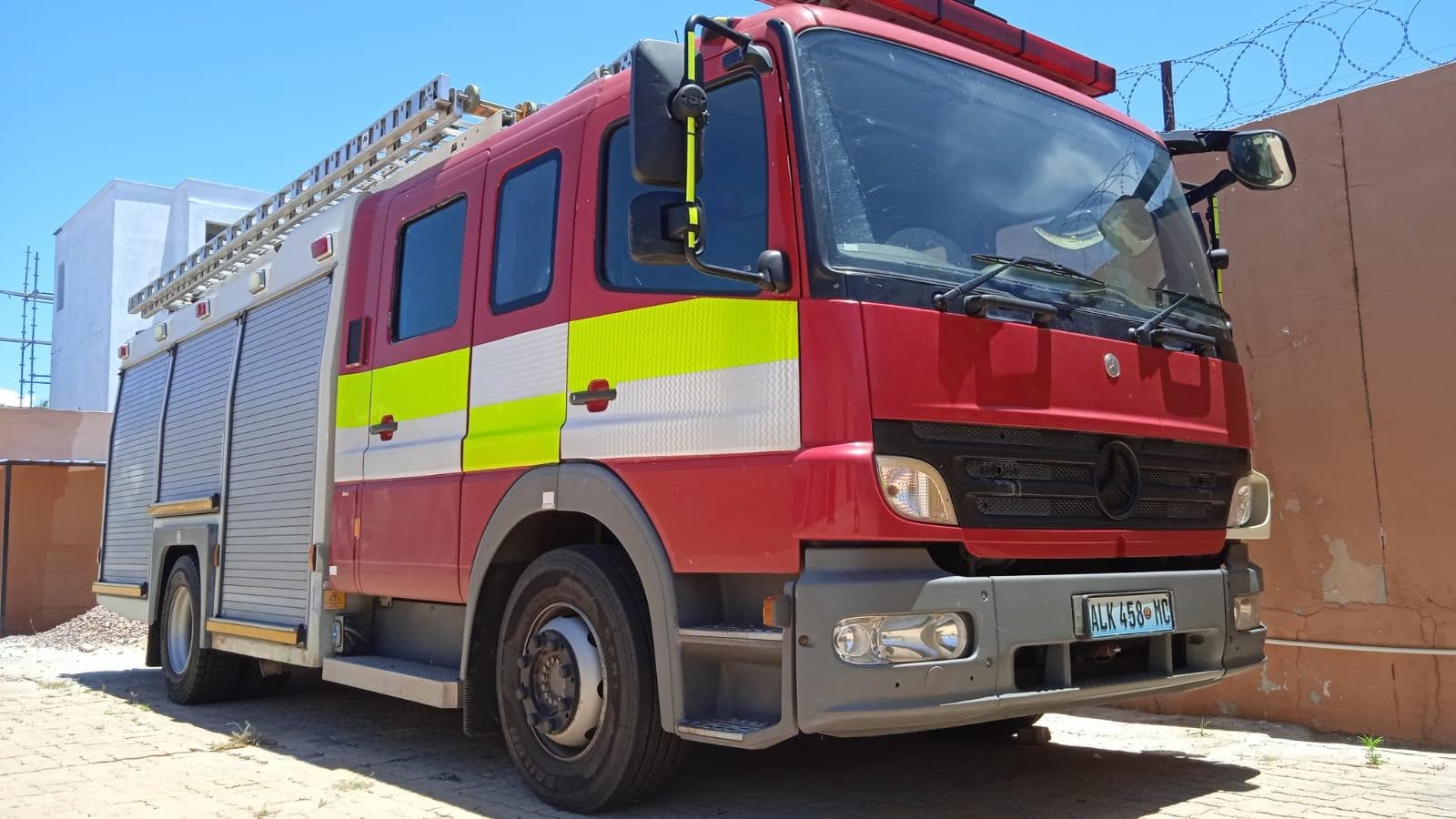 Autotanque Mercedes Benz Atego · — imagem 1