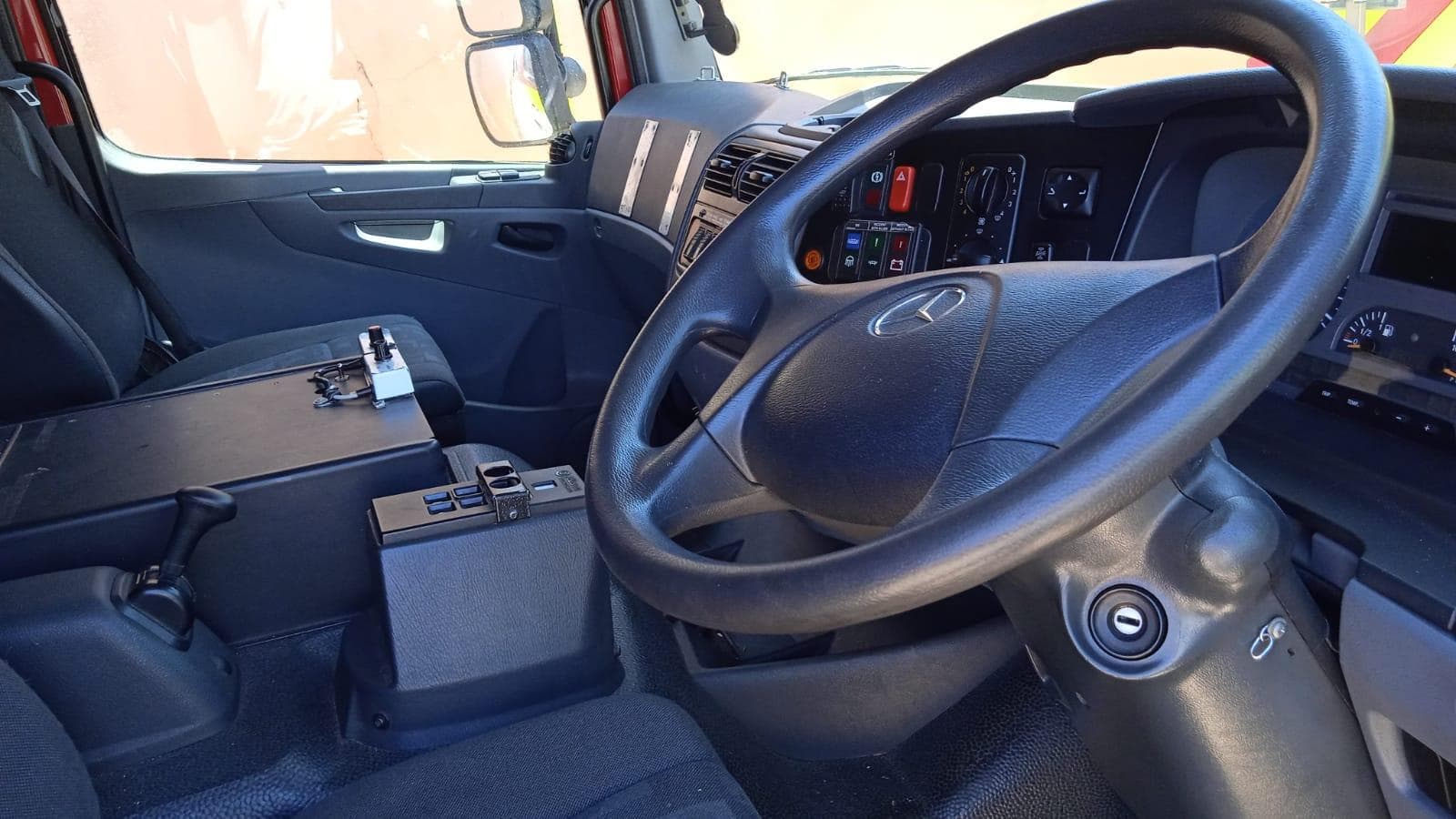 Autotanque Mercedes Benz Atego · — imagem 12
