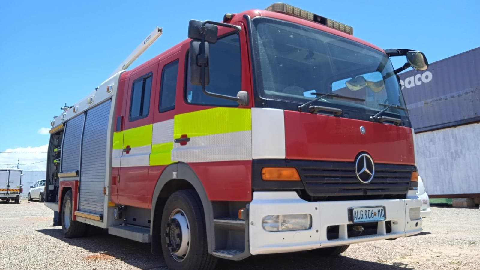Autotanque Mercedes Benz Atego · — imagem 1