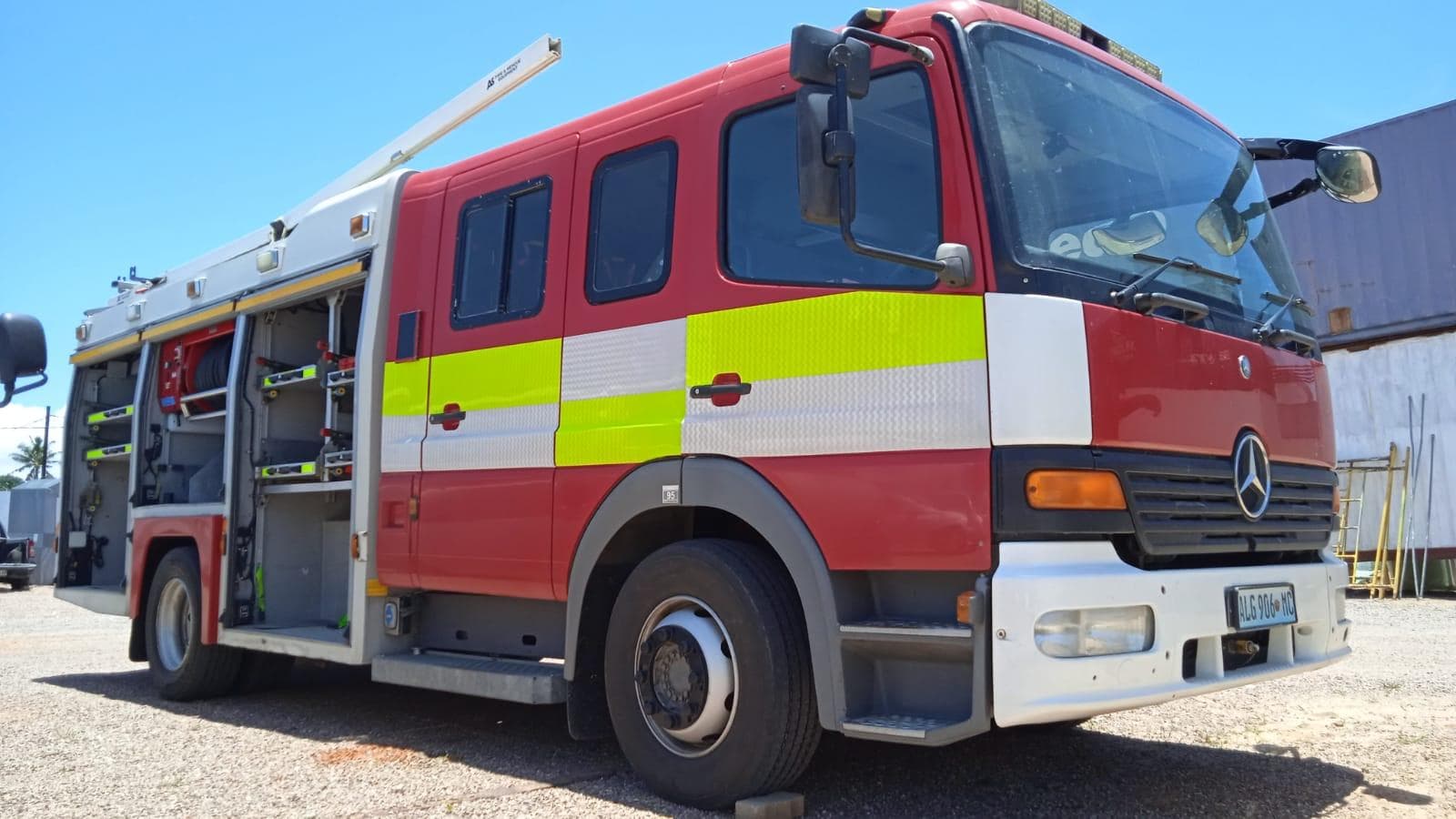 Autotanque Mercedes Benz Atego · — imagem 4