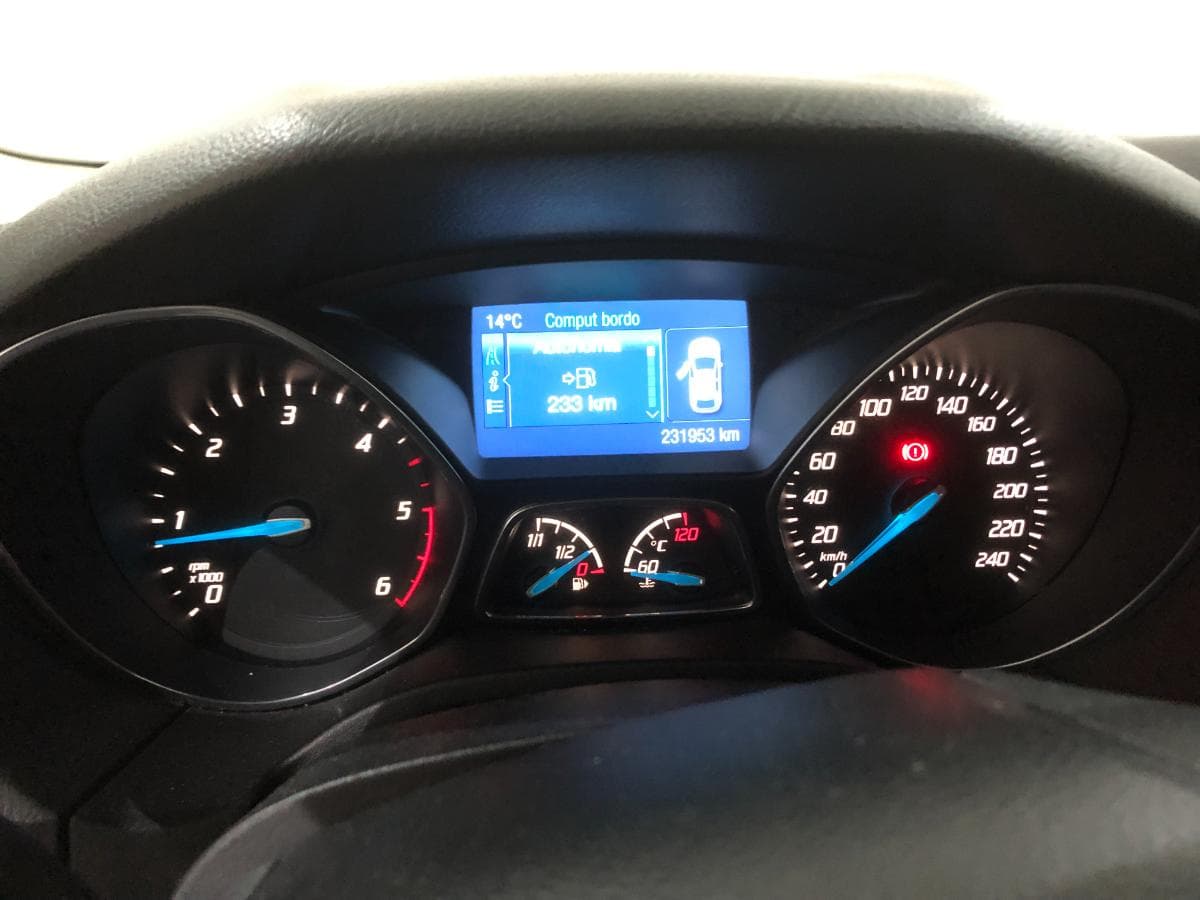 Ford Focus 1.6 TDCI · Ano 2014 — imagem 31