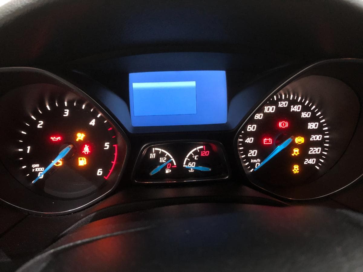 Ford Focus 1.6 TDCI · Ano 2014 — imagem 40