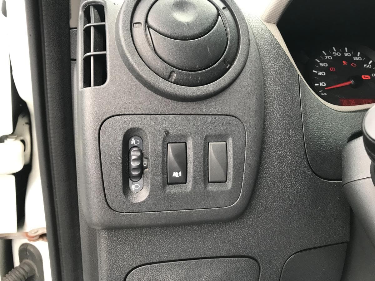 Renault Master 2.3 DCI · Ano 2015 — imagen 23
