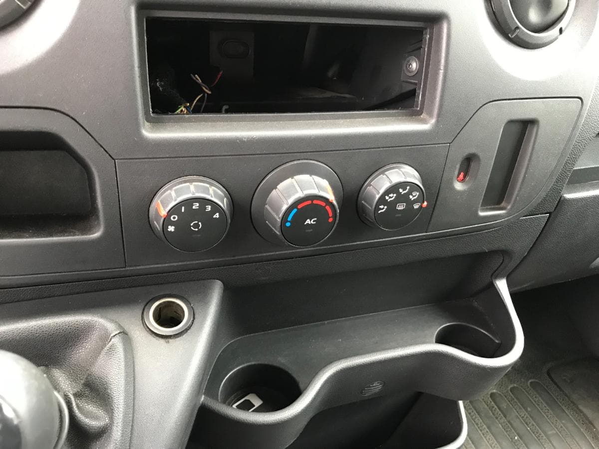 Renault Master 2.3 DCI · Ano 2015 — imagen 29