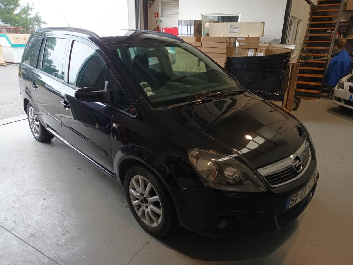 Opel Zafira 1.9 CDTI · Ano 2006 — image 2