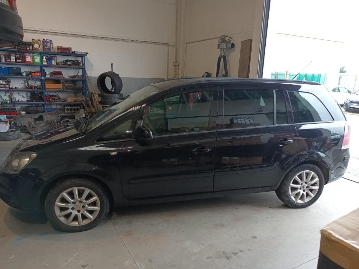 Opel Zafira 1.9 CDTI · Ano 2006 — image 4
