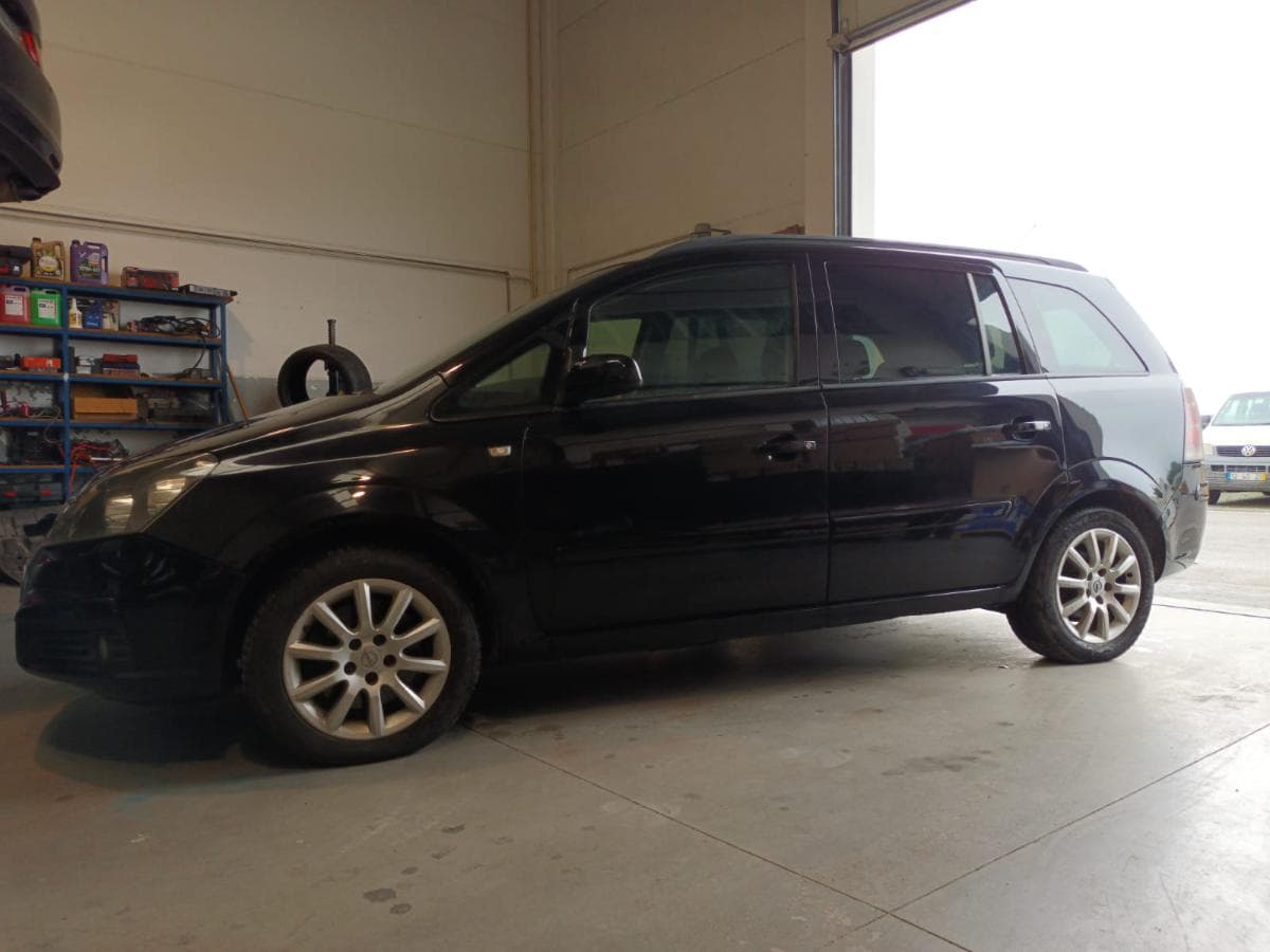 Opel Zafira 1.9 CDTI · Ano 2006 — image 5