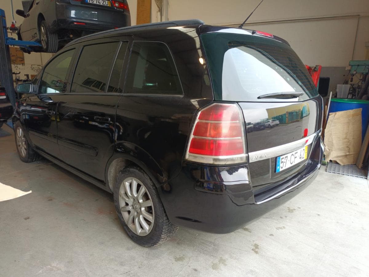 Opel Zafira 1.9 CDTI · Ano 2006 — image 9