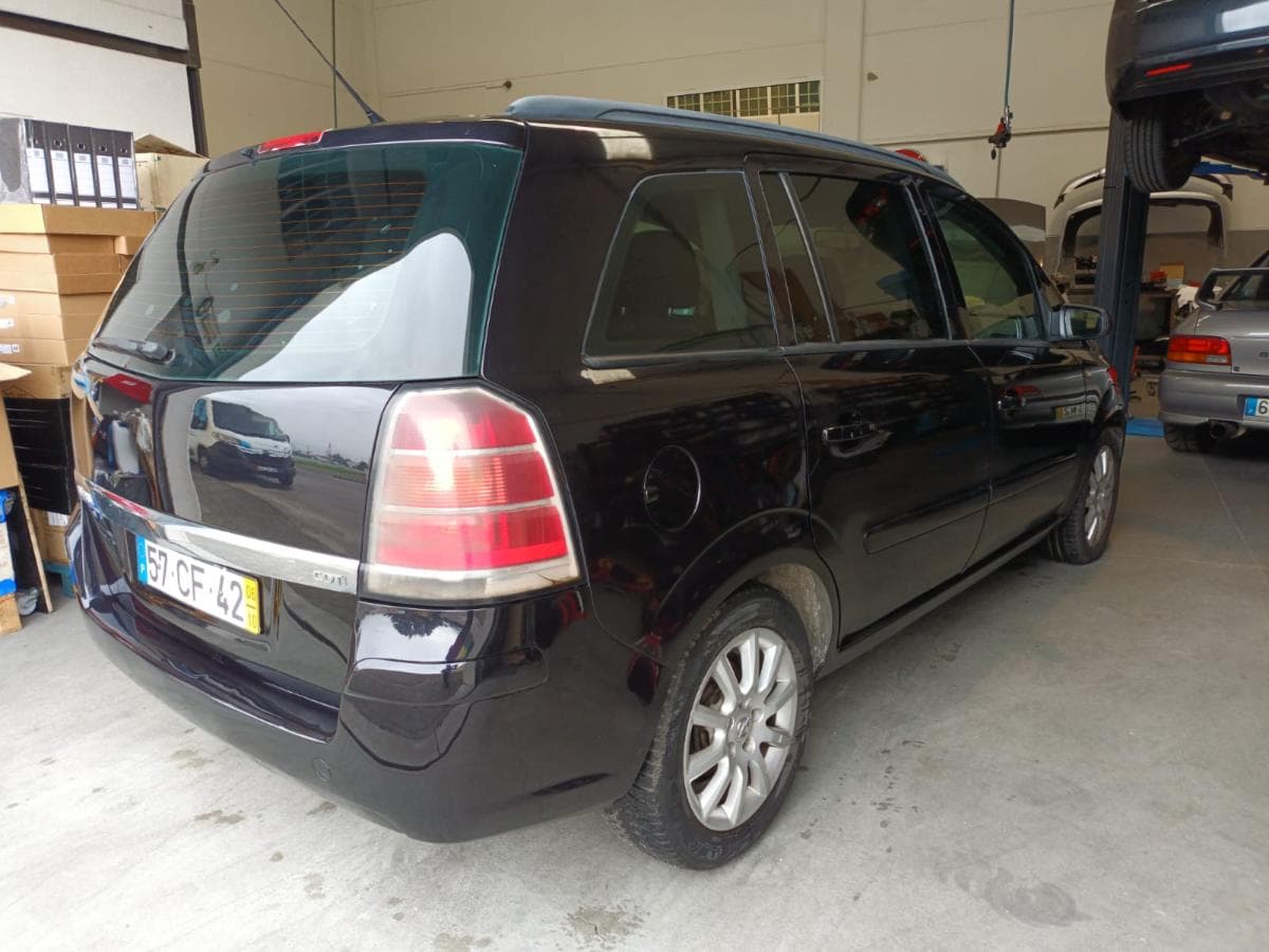 Opel Zafira 1.9 CDTI · Ano 2006 — image 10