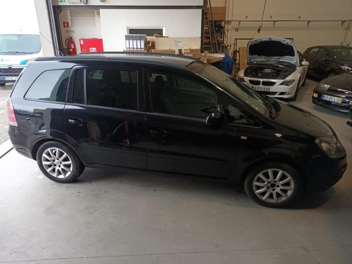Opel Zafira 1.9 CDTI · Ano 2006 — image 11