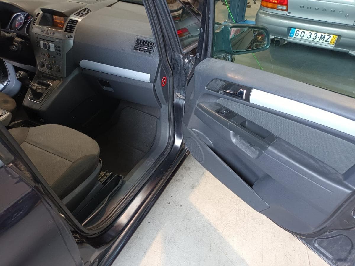 Opel Zafira 1.9 CDTI · Ano 2006 — image 17