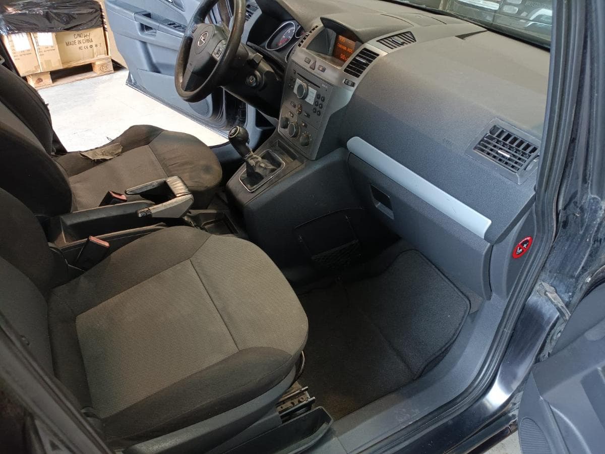 Opel Zafira 1.9 CDTI · Ano 2006 — image 18