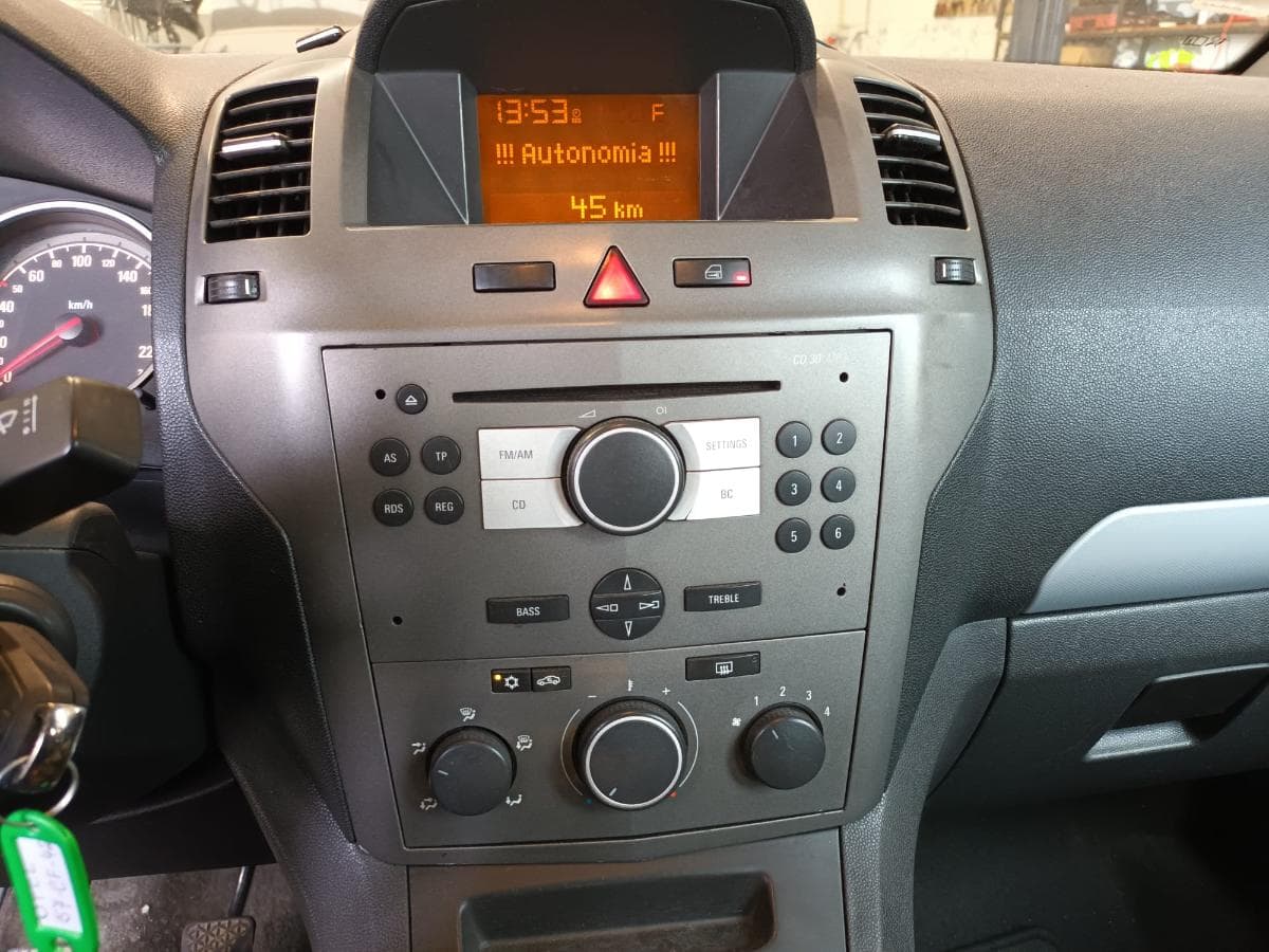 Opel Zafira 1.9 CDTI · Ano 2006 — image 23