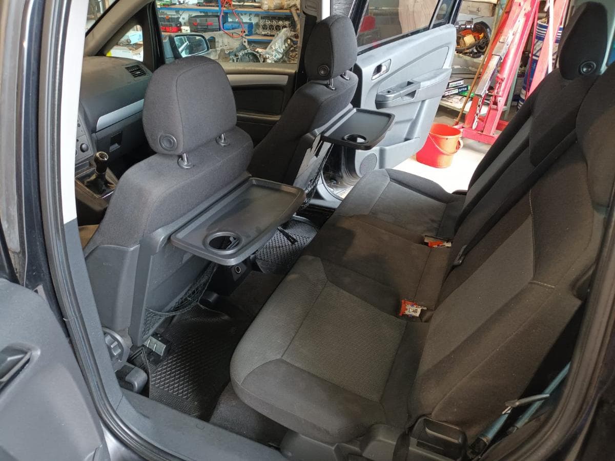 Opel Zafira 1.9 CDTI · Ano 2006 — image 25