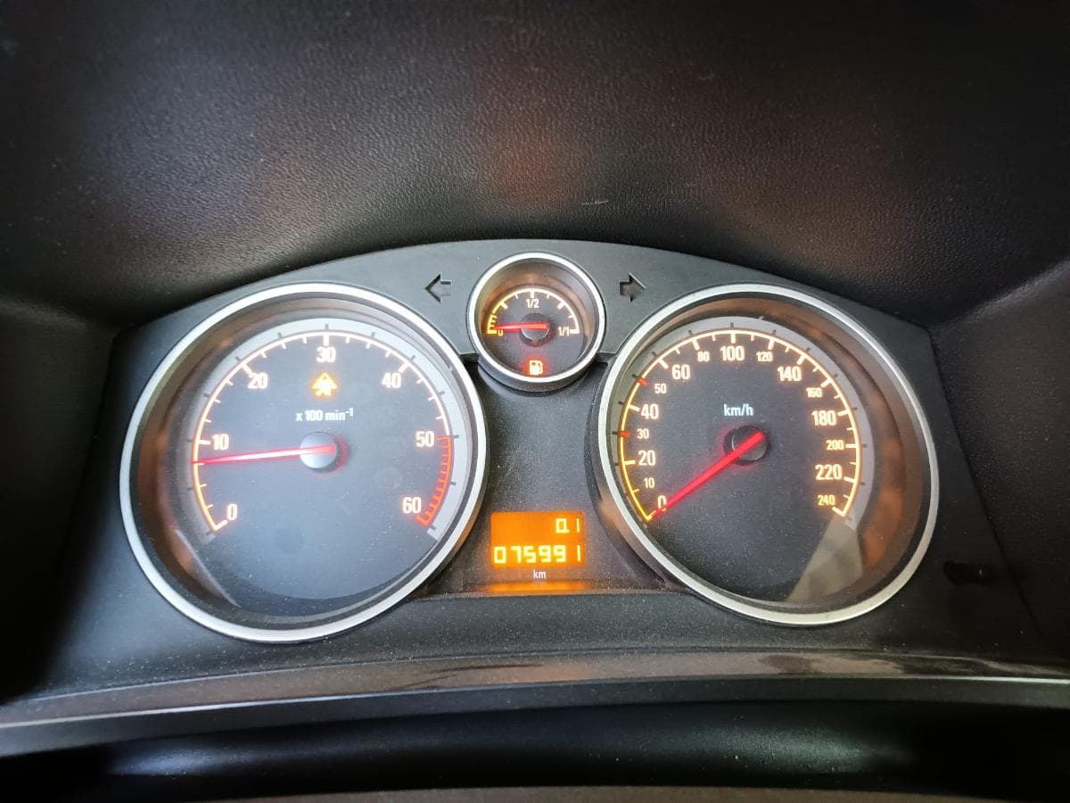Opel Zafira 1.9 CDTI · Ano 2006 — image 28