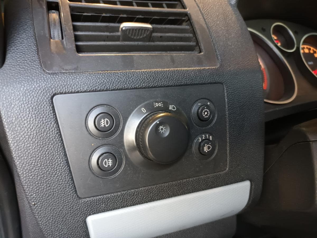 Opel Zafira 1.9 CDTI · Ano 2006 — image 29