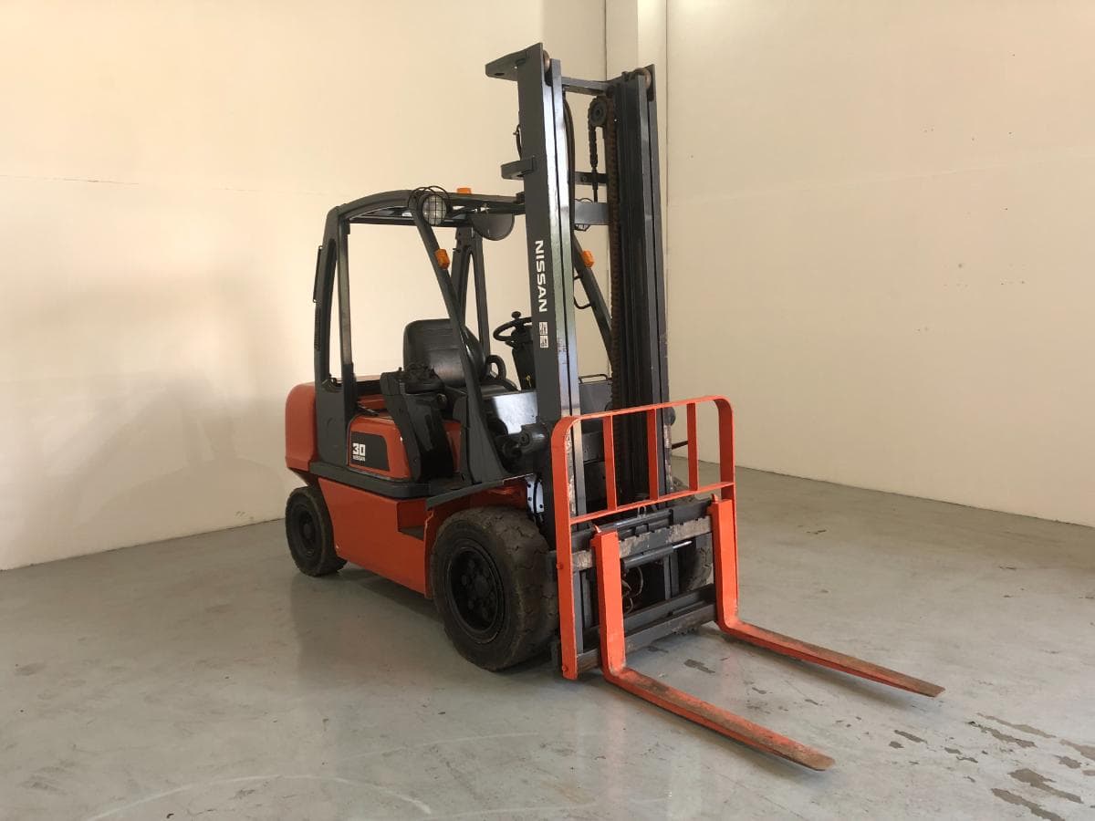 Empilhador Nissan 3.000kg — image 1