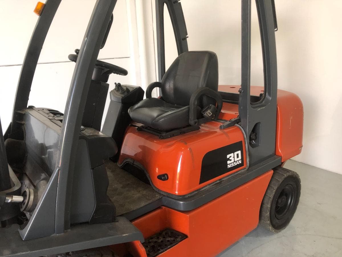 Empilhador Nissan 3.000kg — image 9