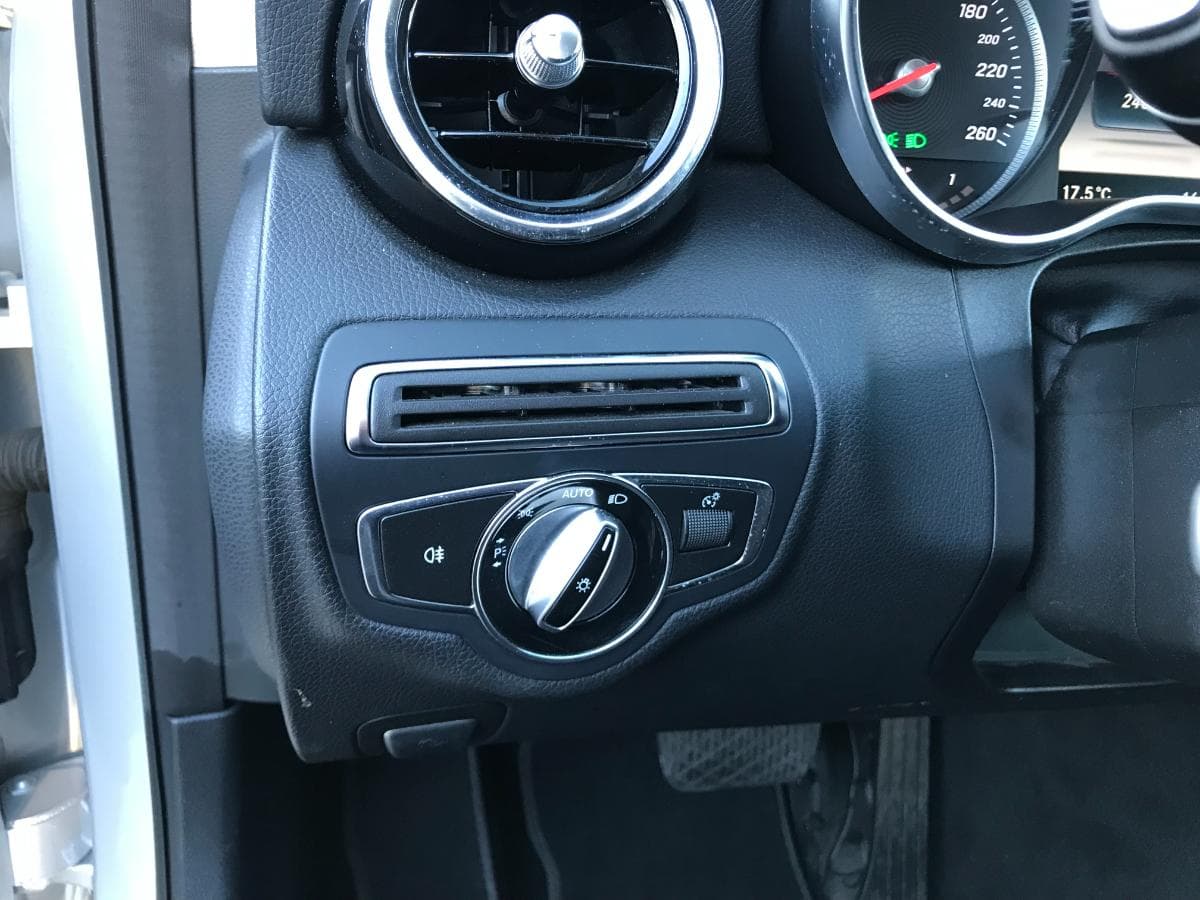 Mercedes-Benz C220 · Ano 2015 — imagen 33
