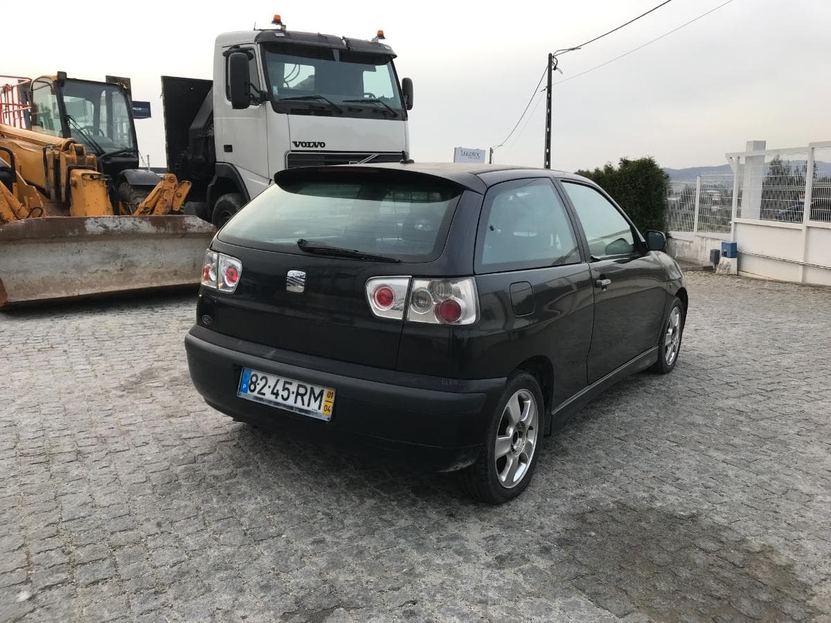 Seat Ibiza 1.9 TDI · Ano 2001 — imagem 4