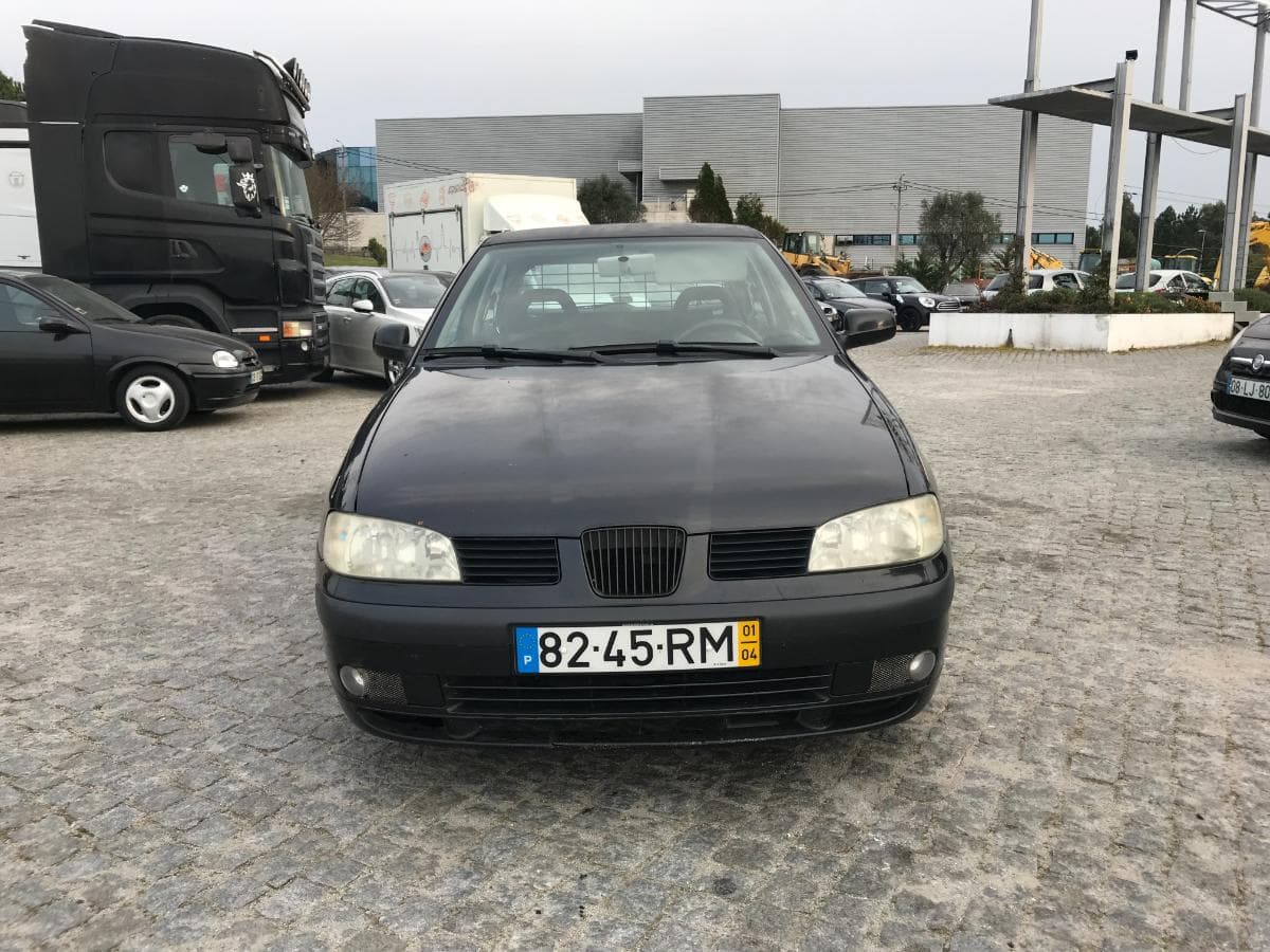 Seat Ibiza 1.9 TDI · Ano 2001 — imagem 2