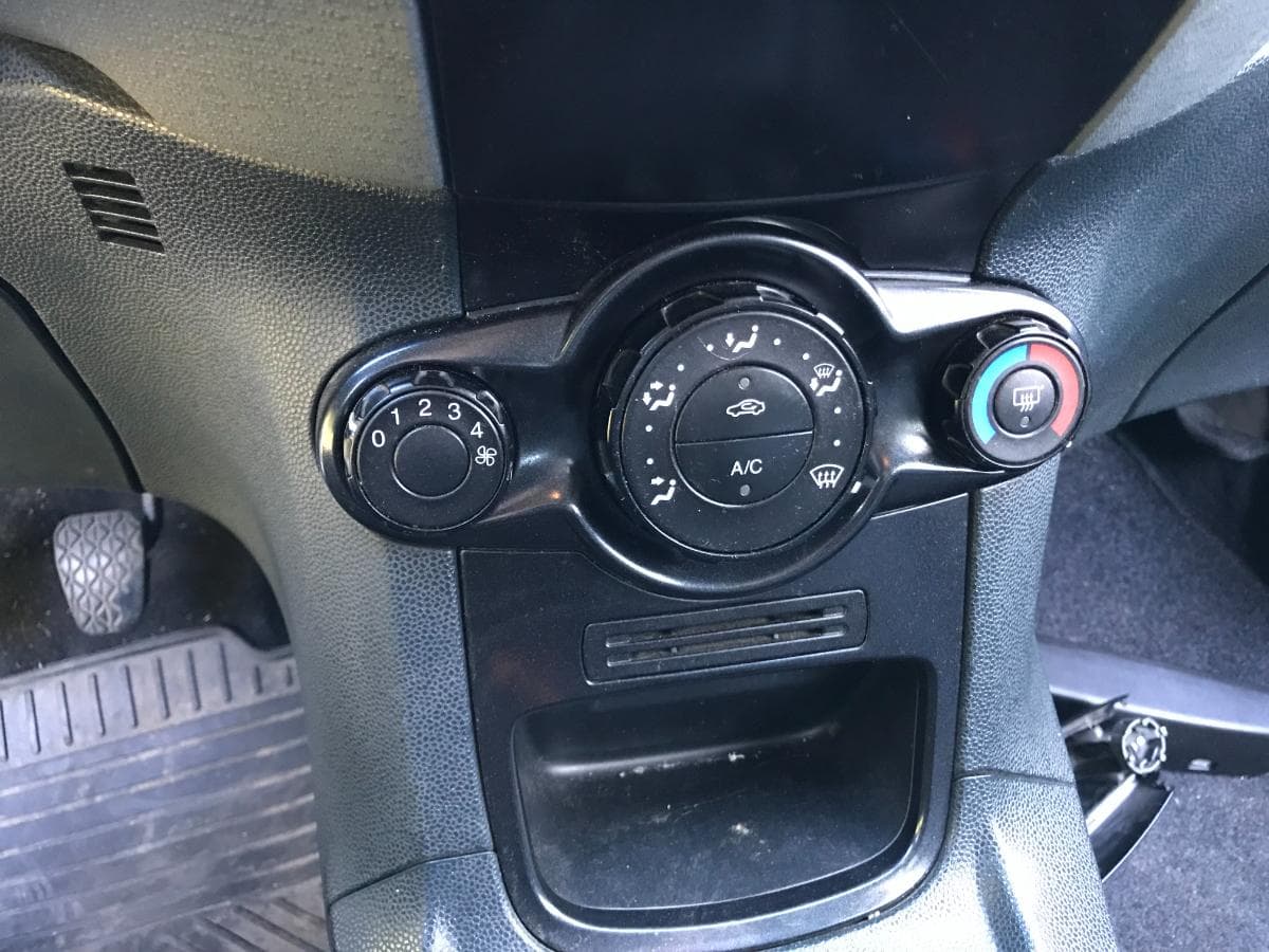 Ford Fiesta 1.4 TDCI · Ano 2010 — imagen 23