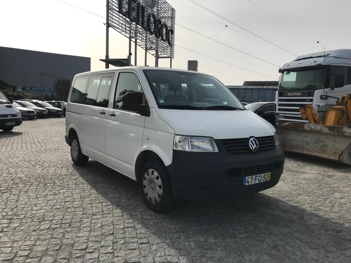 Volkswagen Transporter · 9 Lugares · Ano 2008 — imagem 1