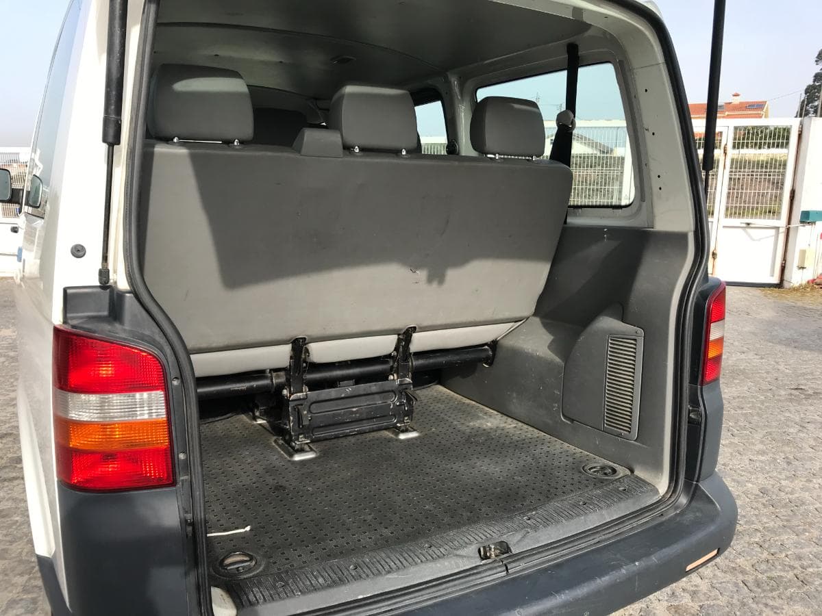 Volkswagen Transporter · 9 Lugares · Ano 2008 — imagem 8