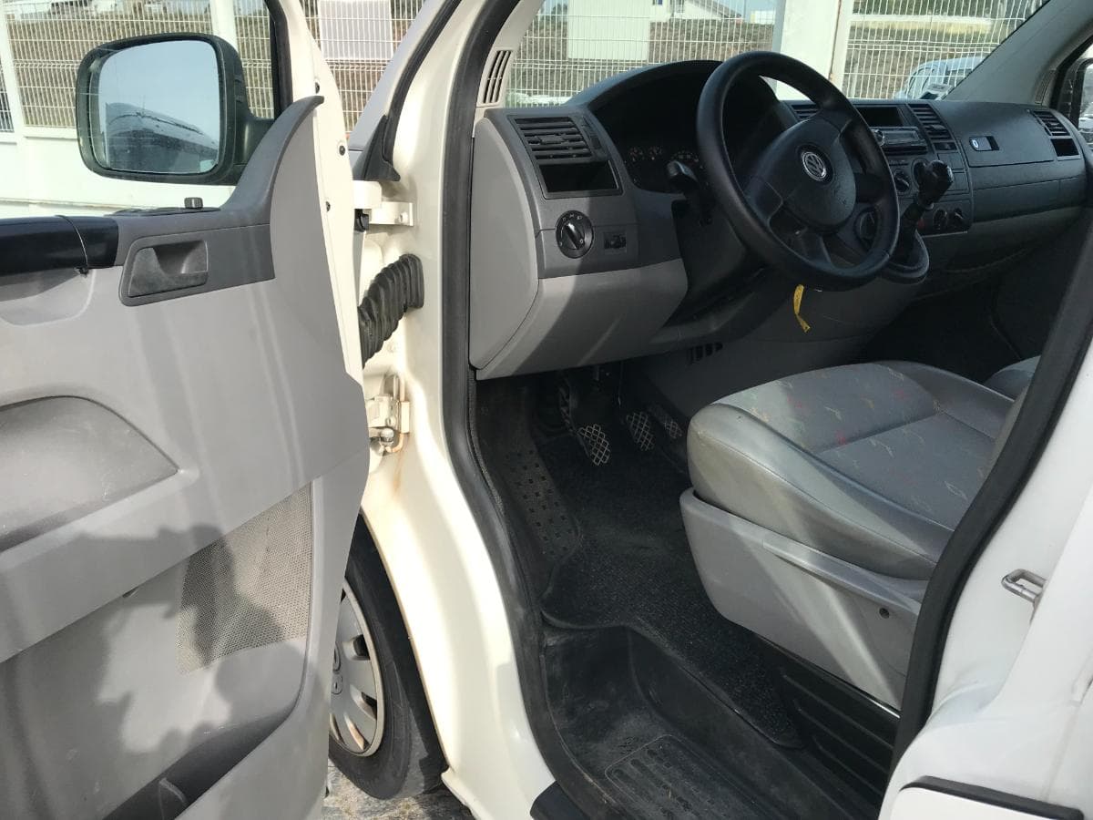 Volkswagen Transporter · 9 Lugares · Ano 2008 — imagem 17