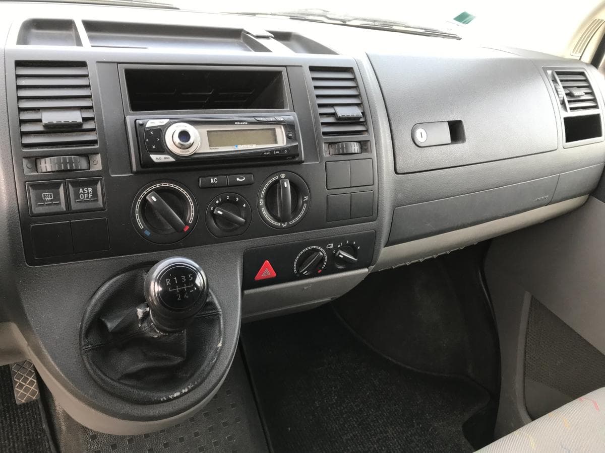 Volkswagen Transporter · 9 Lugares · Ano 2008 — imagem 22