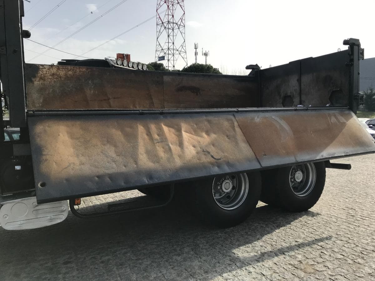Renault Kerax 33DVB2 · Ano 2003 · Tribasculante — imagen 10