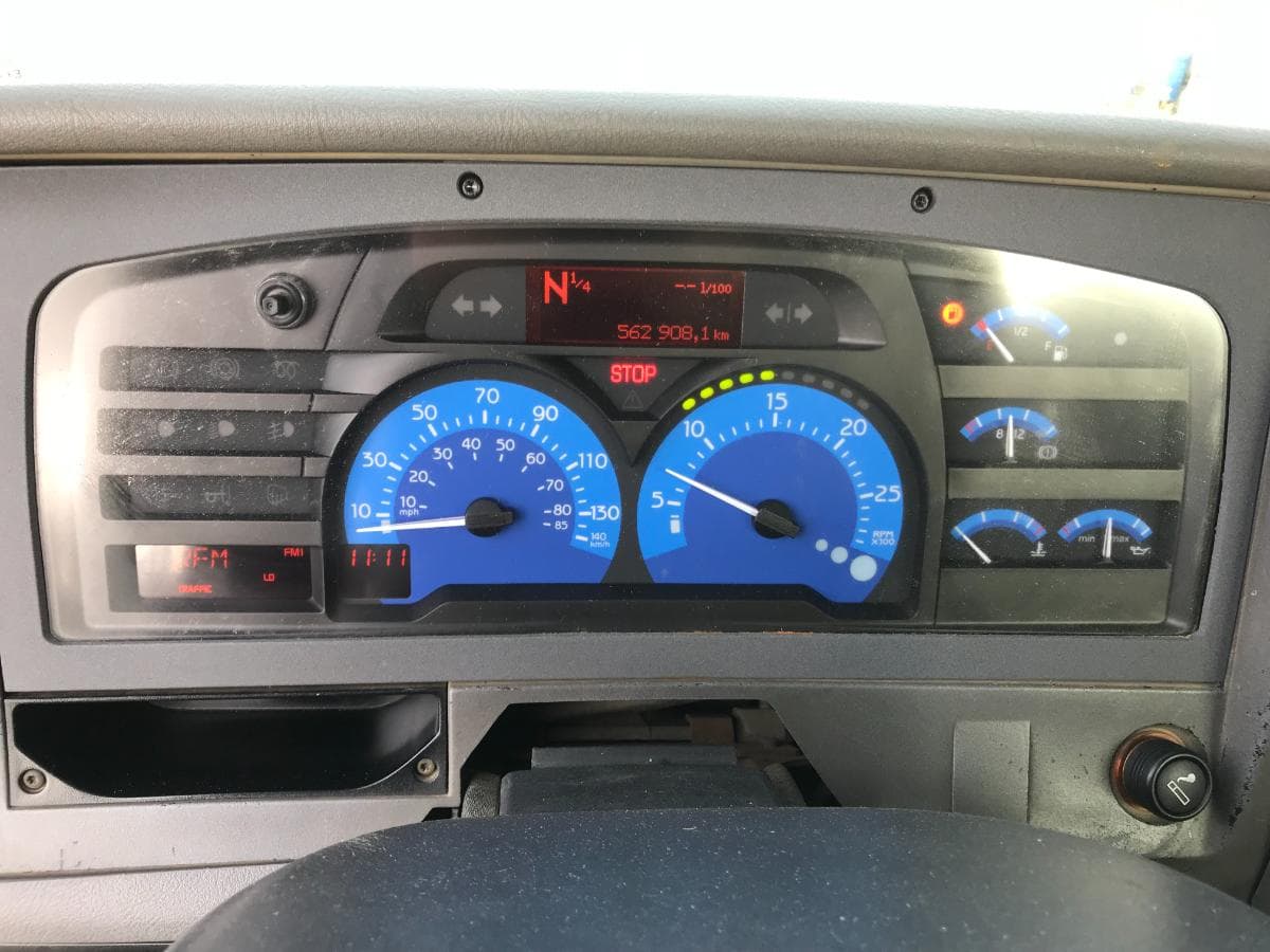 Renault Kerax 33DVB2 · Ano 2003 · Tribasculante — imagen 21
