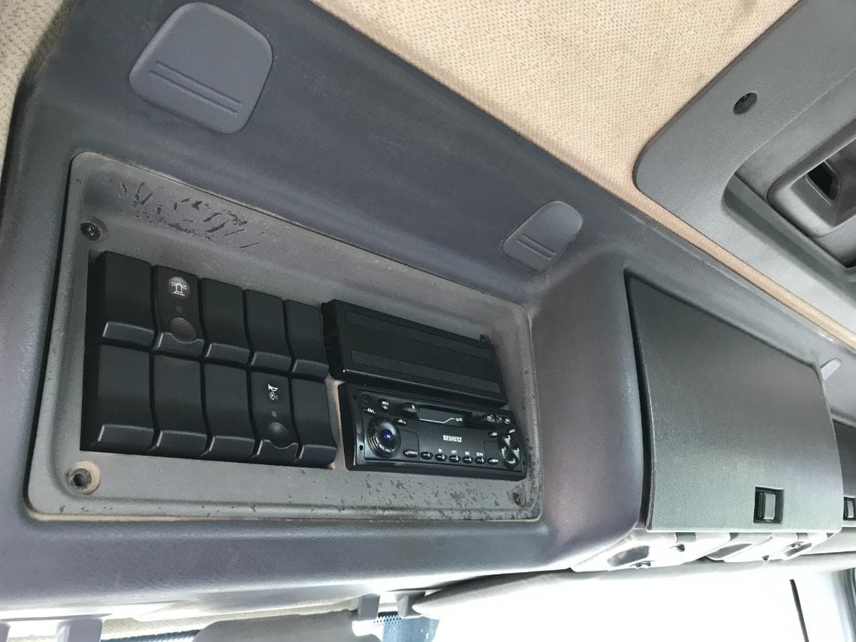 Renault Kerax 33DVB2 · Ano 2003 · Tribasculante — imagen 22