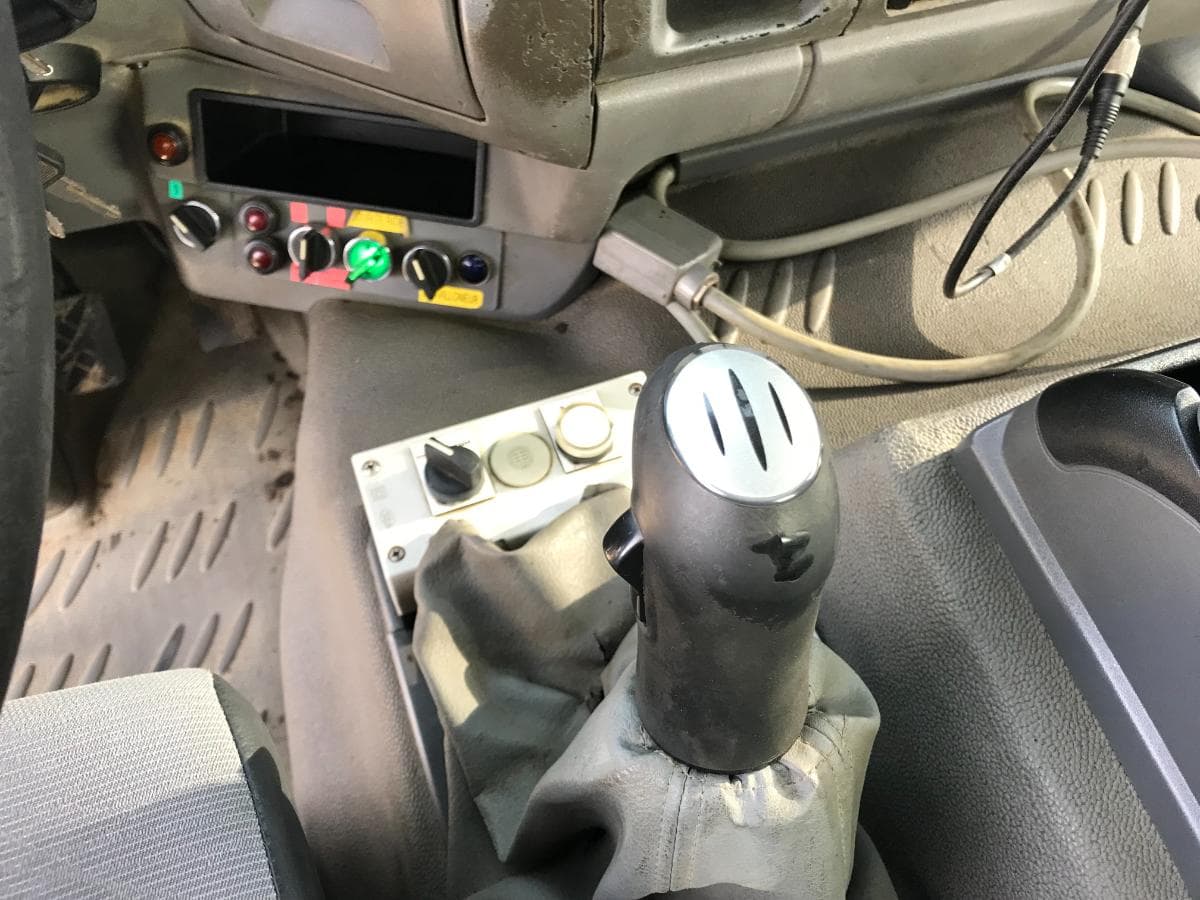 Renault Kerax 33DVB2 · Ano 2003 · Tribasculante — imagen 25
