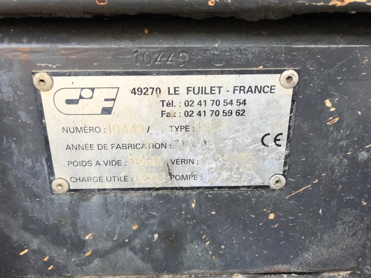 Renault Kerax 33DVB2 · Ano 2003 · Tribasculante — imagen 26
