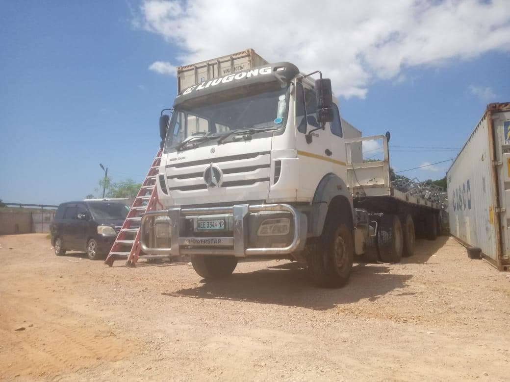 Camion avec remorque de marque Beiben Truck · — image 3