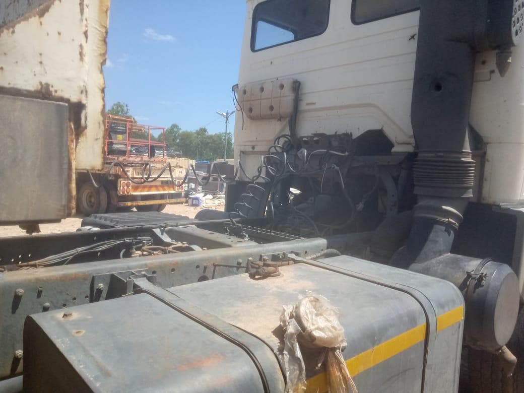 Camion avec remorque de marque Beiben Truck · — image 5