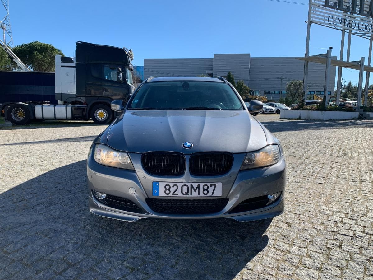 BMW 320D Touring · Ano 2010 — imagem 2