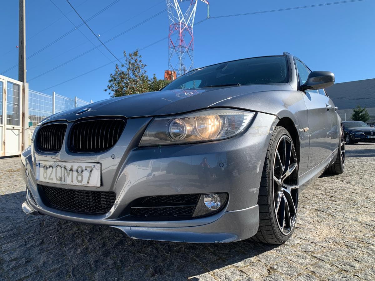 BMW 320D Touring · Ano 2010 — imagem 4