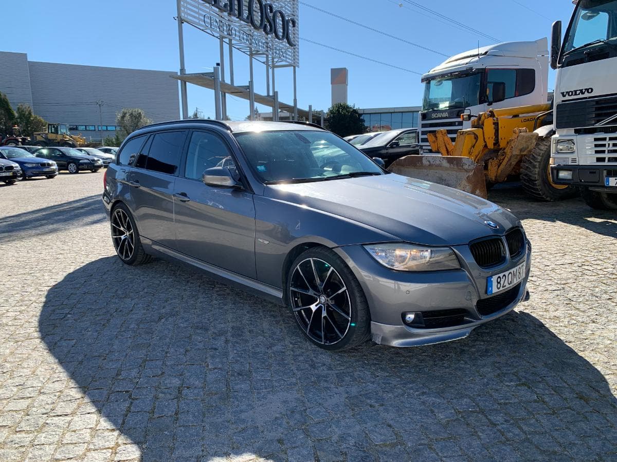 BMW 320D Touring · Ano 2010 — imagem 1