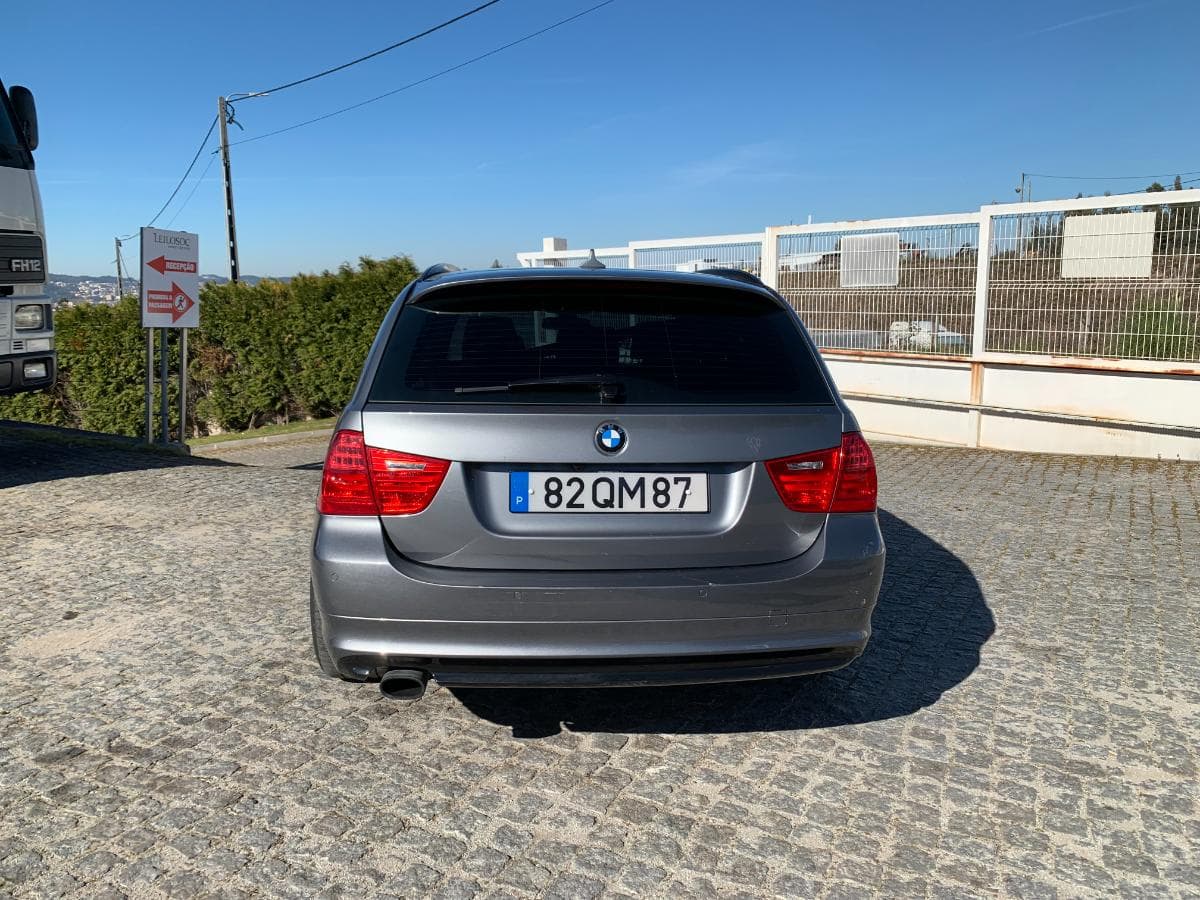 BMW 320D Touring · Ano 2010 — imagem 6