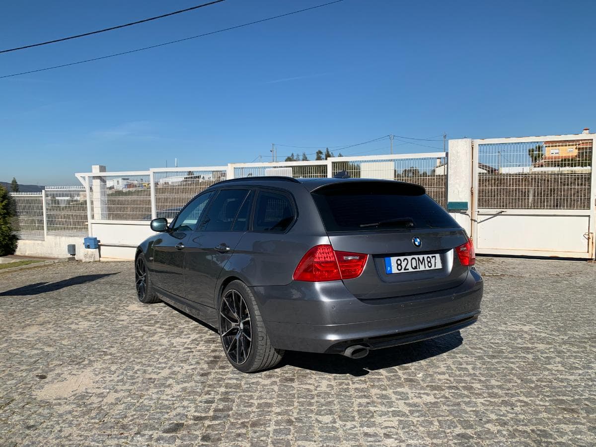 BMW 320D Touring · Ano 2010 — imagem 5