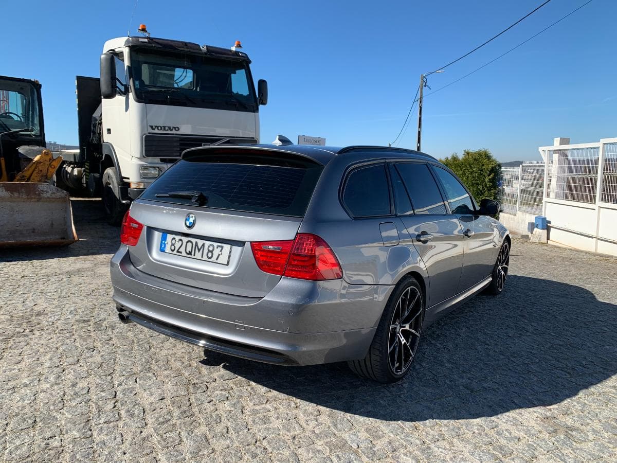 BMW 320D Touring · Ano 2010 — imagem 7
