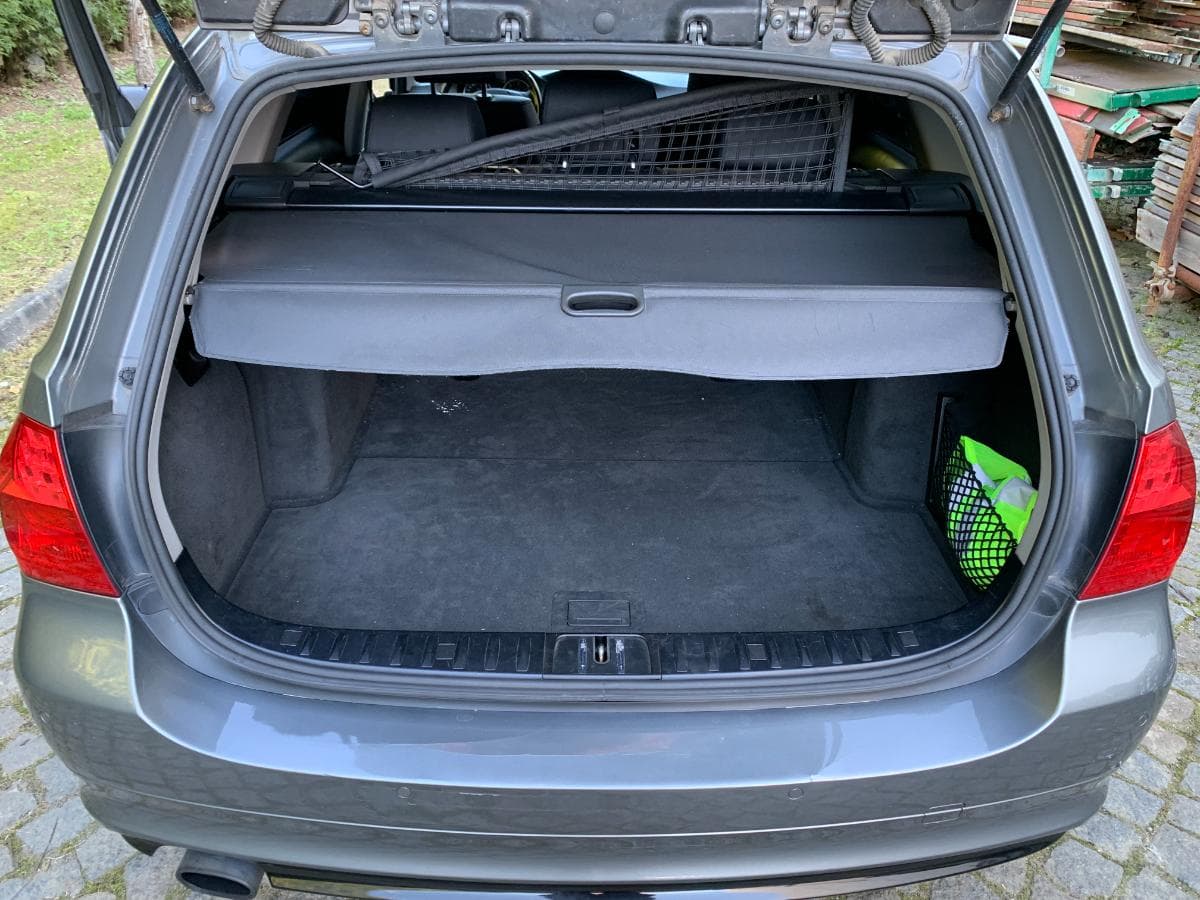 BMW 320D Touring · Ano 2010 — imagem 10