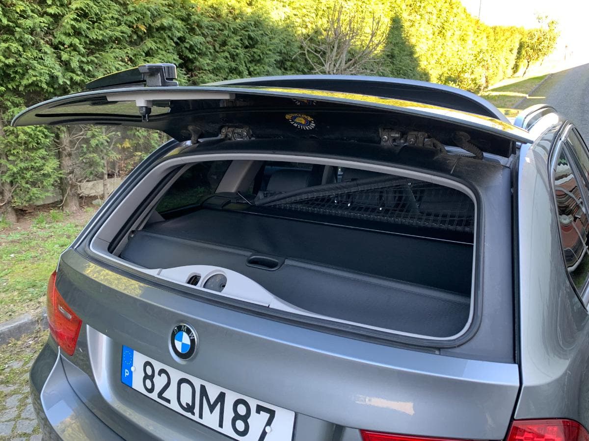 BMW 320D Touring · Ano 2010 — imagem 11