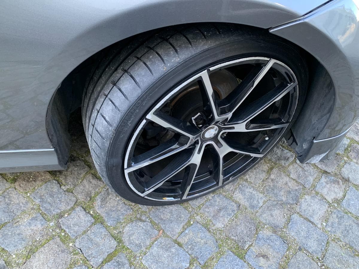 BMW 320D Touring · Ano 2010 — imagem 23