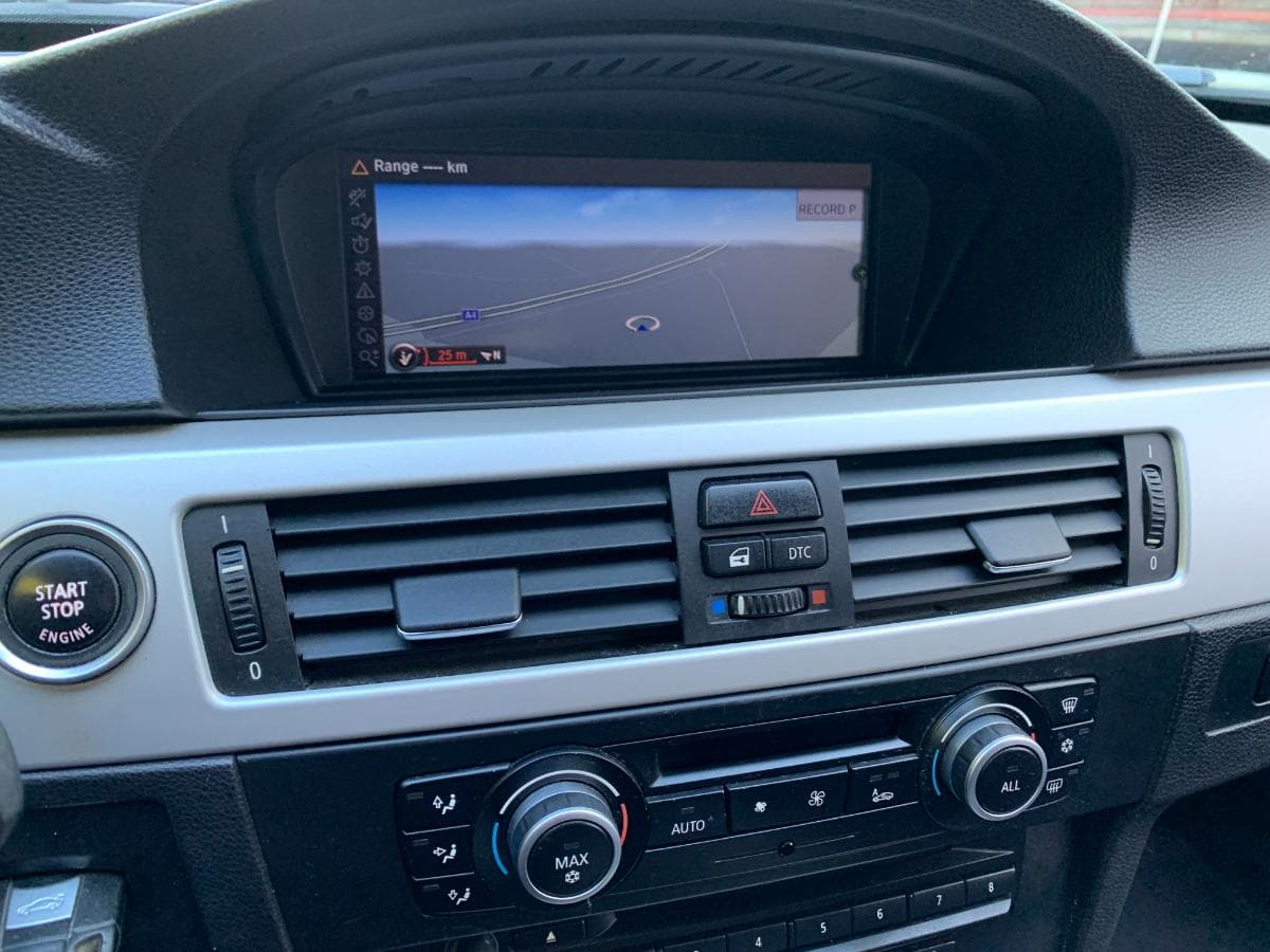 BMW 320D Touring · Ano 2010 — imagem 28