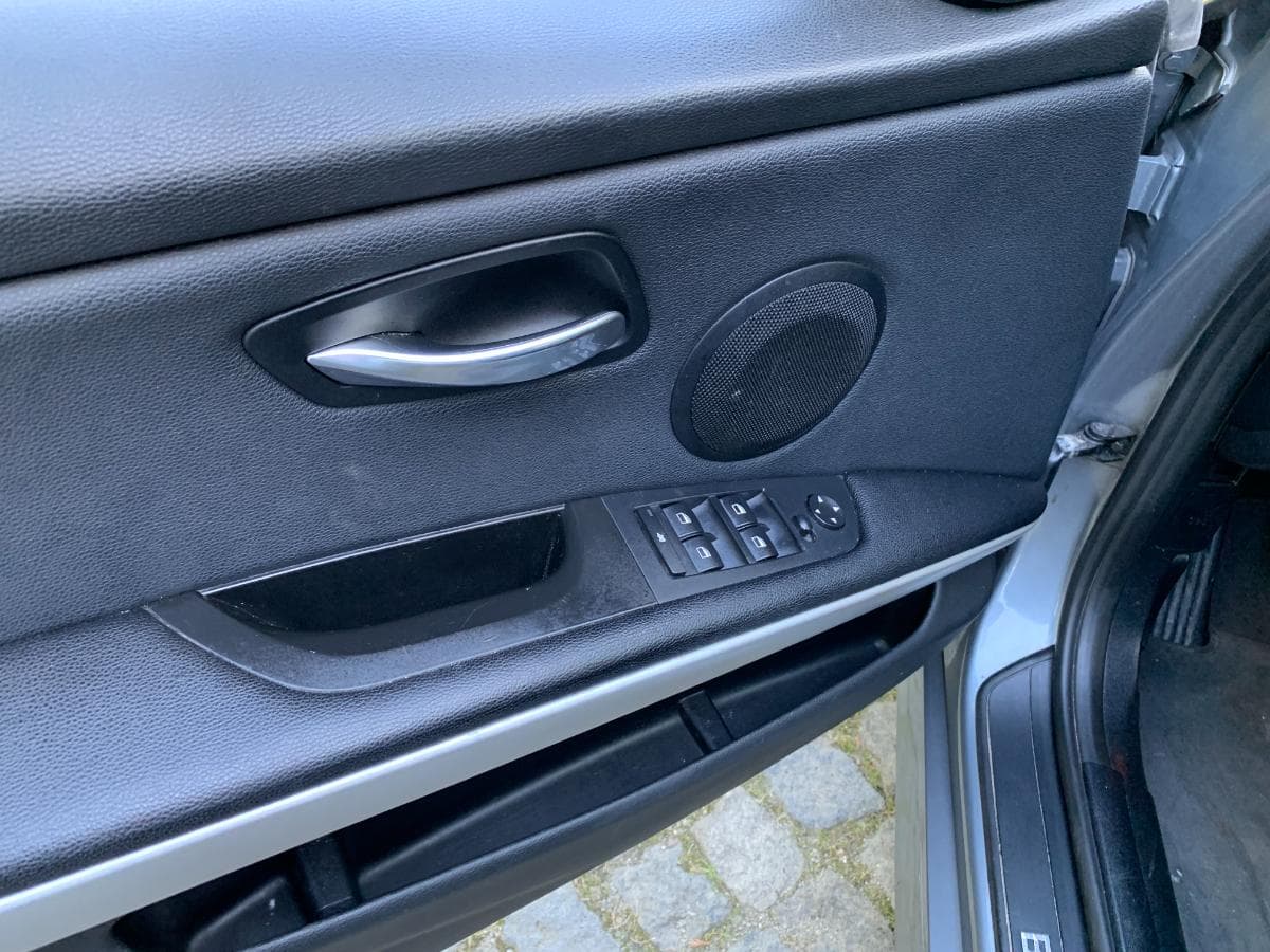 BMW 320D Touring · Ano 2010 — imagem 29