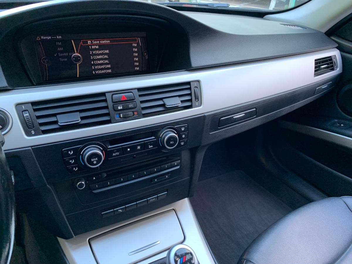 BMW 320D Touring · Ano 2010 — imagem 30